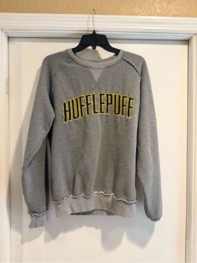 Harry Potter Warner Bros. Grey Hufflepuff Crewneck Sweatshirt